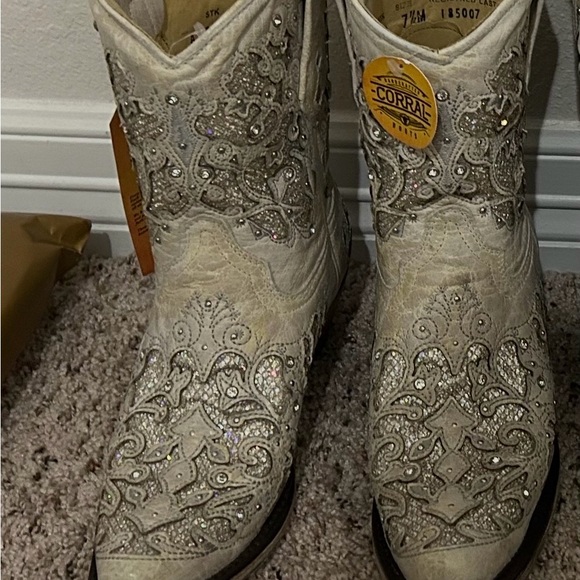 Corral Shoes - Corral Women's Cream Embellished Heeled Boots